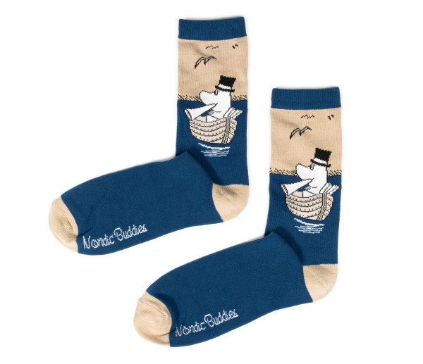 Nordic Buddies Muminpappa auf dem Meer blau-beige Socken Gr. 40-45
